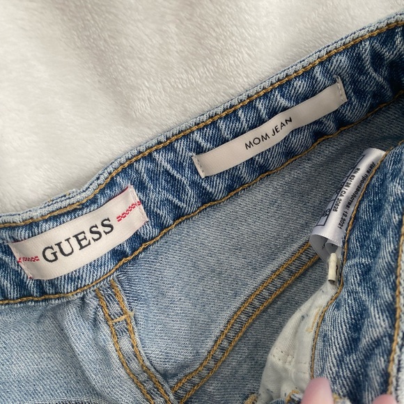 GUESS MOM JEANS LIGHT BLUE DENIM - Picture 2 of 5